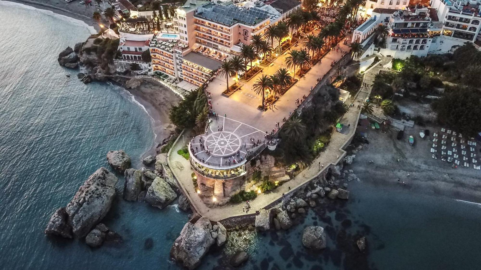 Renovated Apartment On Beachside With Pool Nerja Dış mekan fotoğraf