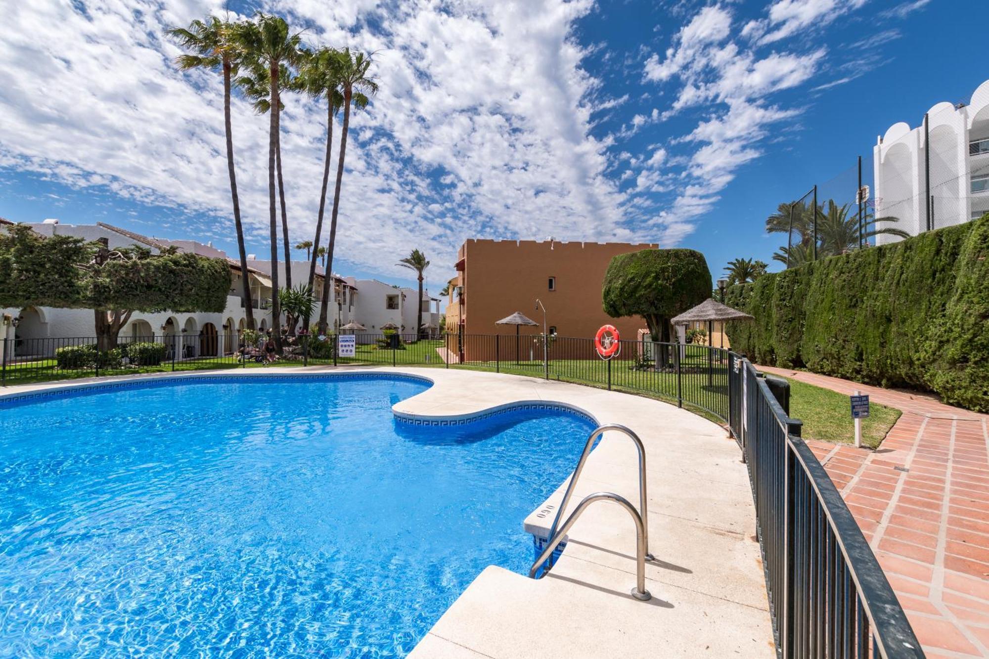 Renovated Apartment On Beachside With Pool Nerja Dış mekan fotoğraf
