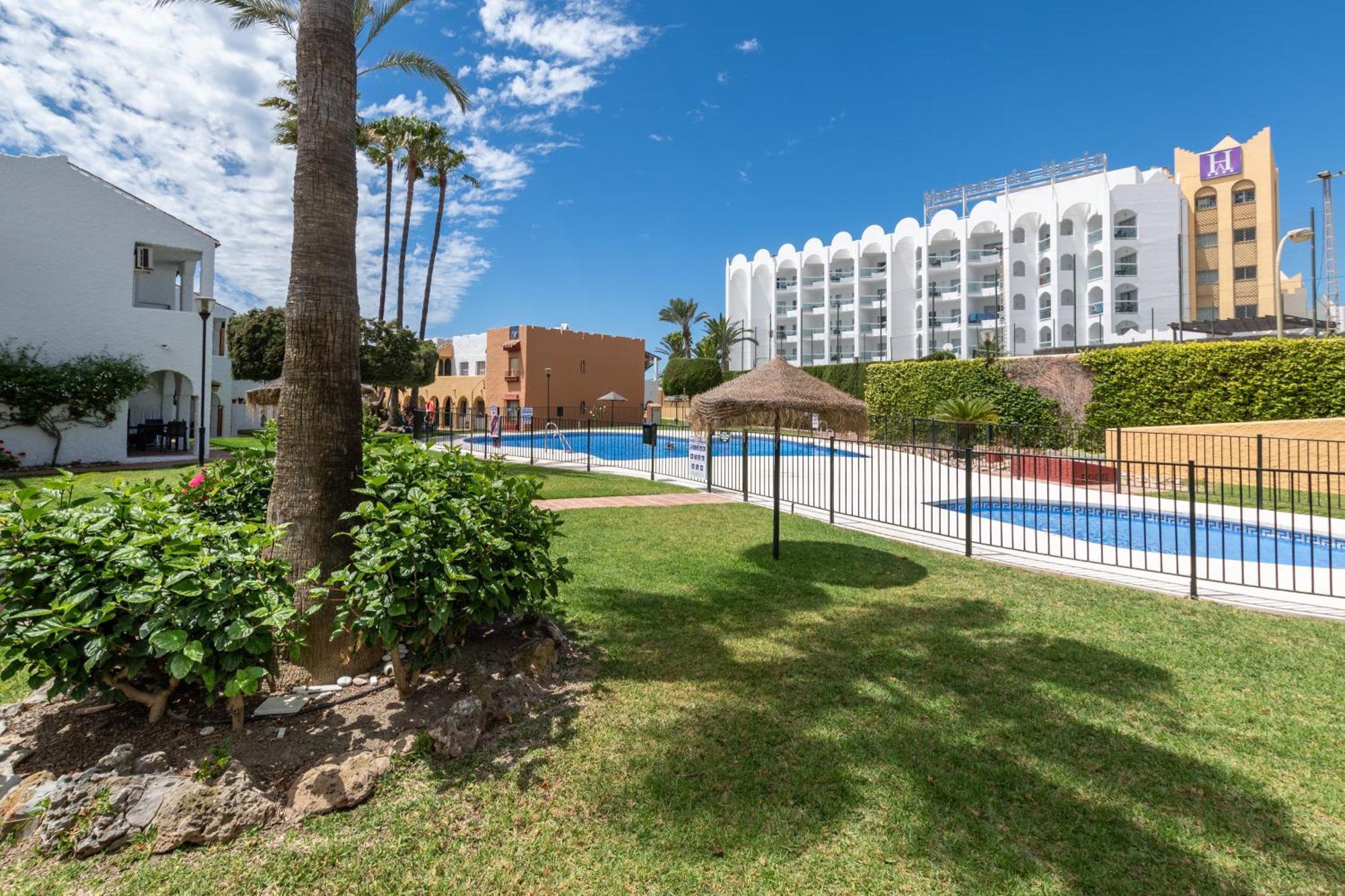 Renovated Apartment On Beachside With Pool Nerja Dış mekan fotoğraf