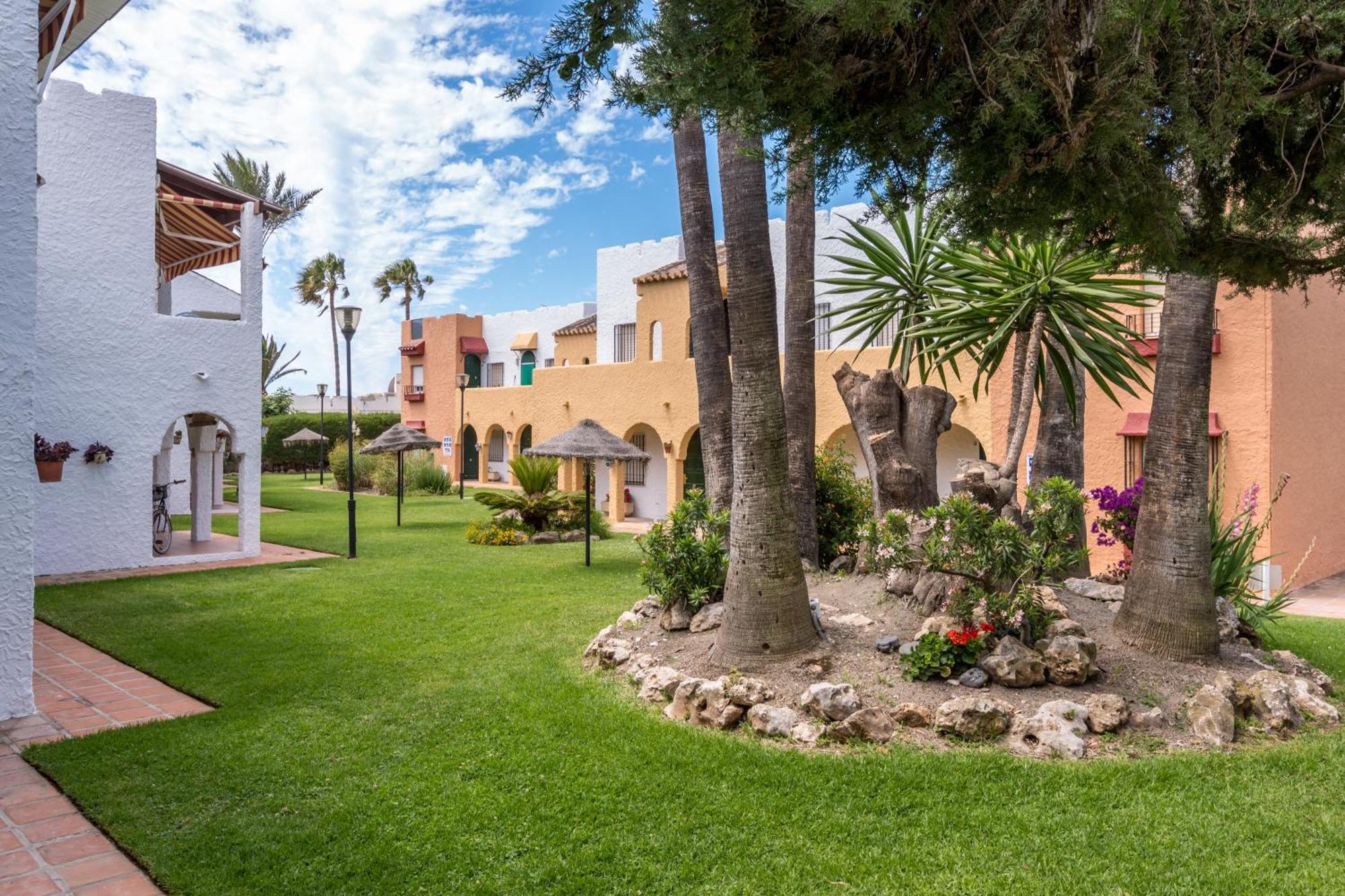 Renovated Apartment On Beachside With Pool Nerja Dış mekan fotoğraf