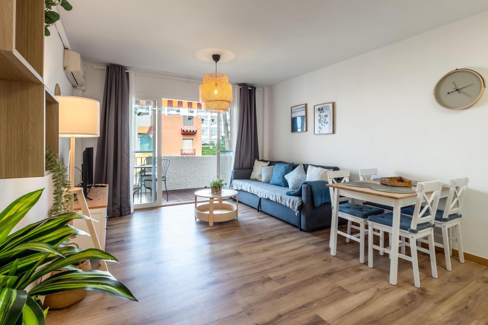 Renovated Apartment On Beachside With Pool Nerja Dış mekan fotoğraf