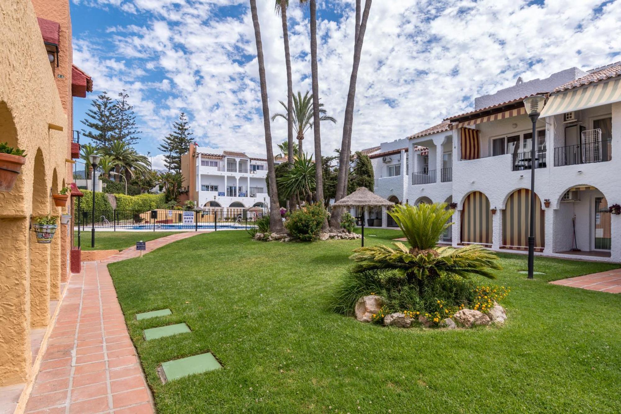 Renovated Apartment On Beachside With Pool Nerja Dış mekan fotoğraf