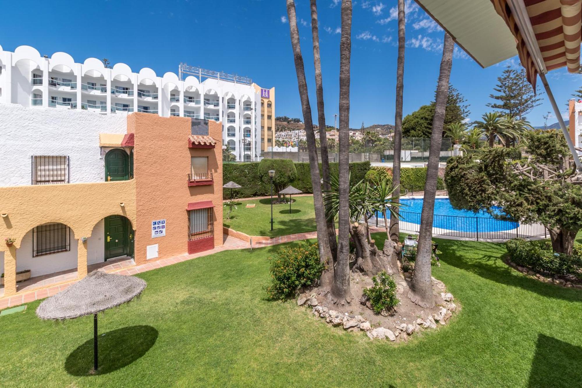 Renovated Apartment On Beachside With Pool Nerja Dış mekan fotoğraf